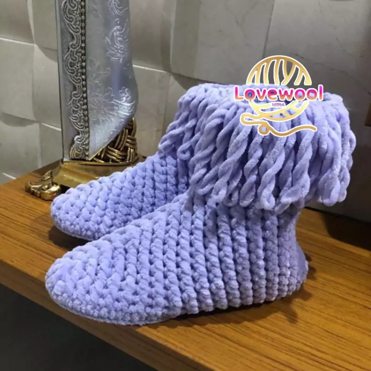 پاپوش ساقدار زنانه مخمل ترک دستبافت آلیزه پافی وارداتی با کفی چرم برای این کار از بهترین متریال ترک استفاده شده